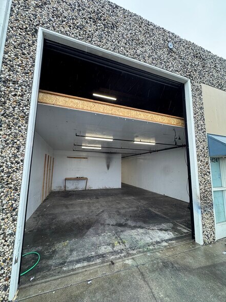 More Photos Of 2400-2496 Teagarden St, San Leandro Warehouse For Lease