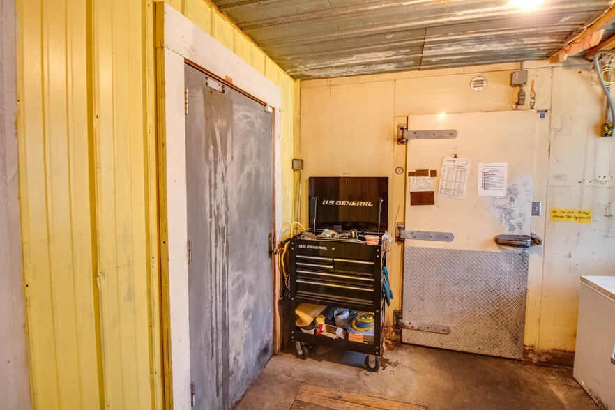 More Photos Of 223 N Pearl St, Waverly Restaurant For Sale