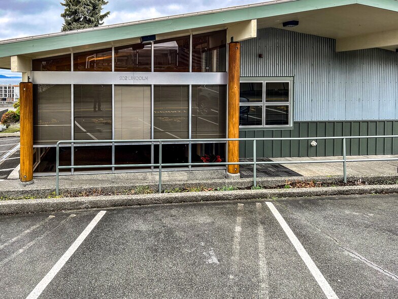 More Photos Of 202 Lincoln Ave, Mukilteo Office For Sale