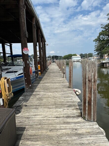 More Photos Of 201 Oak Ave, Essex Marina For Lease