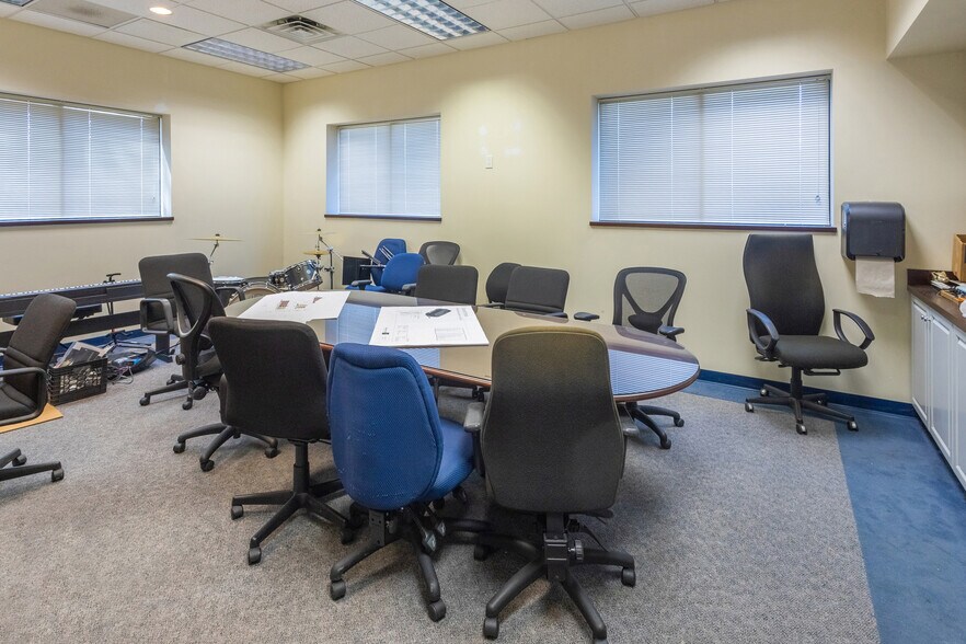 More Photos Of 2 Executive Park Dr, North Billerica Warehouse For Sale