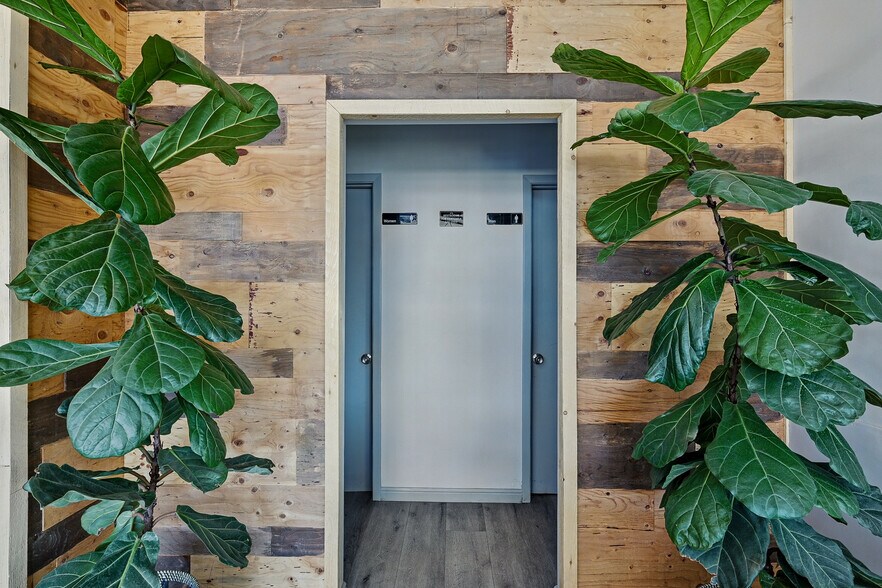 More Photos Of 91 E Main St, Bicknell Hotel For Sale