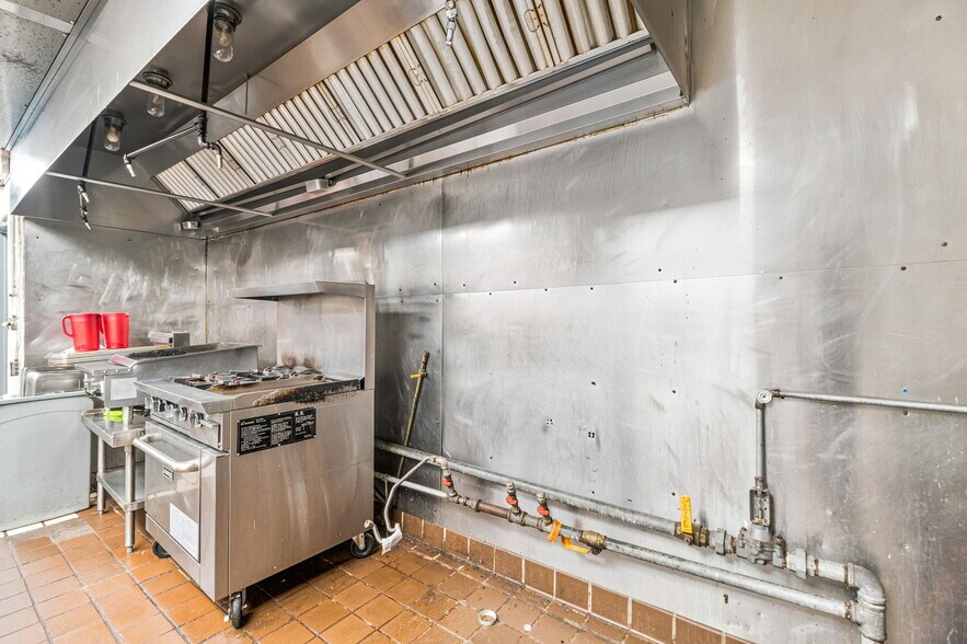 More Photos Of 41 S Navy Blvd, Pensacola Fast Food For Lease