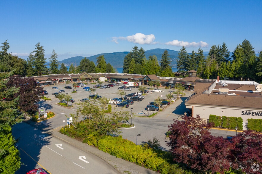 More Photos Of 5303-5385 Headland Dr, West Vancouver Storefront For Lease