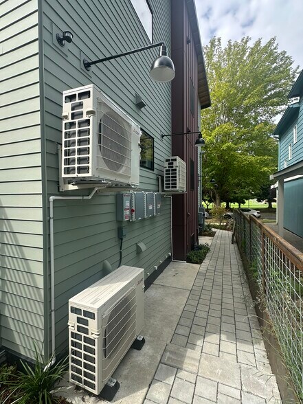 More Photos Of 228 21st Ave E, Seattle Multifamily For Sale
