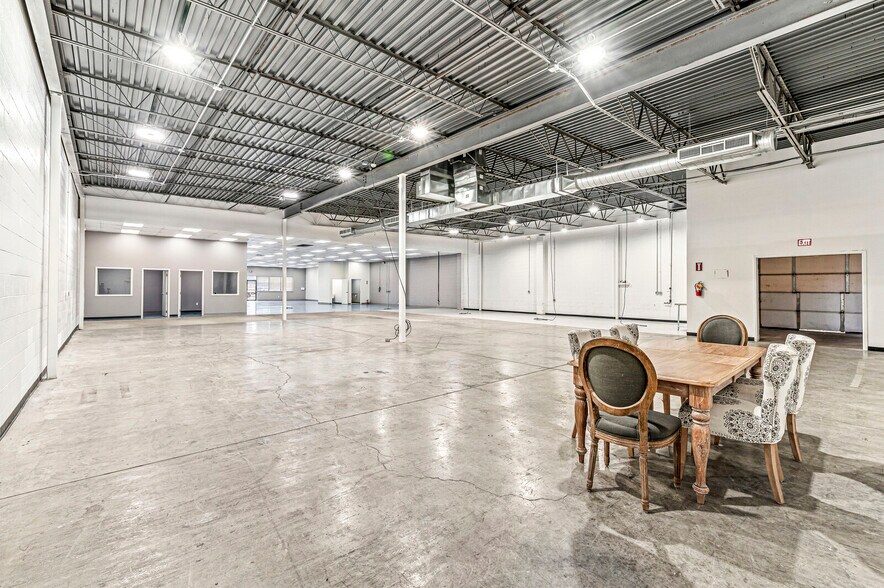 More Photos Of 1340 N Illinois St, Indianapolis Showroom For Lease