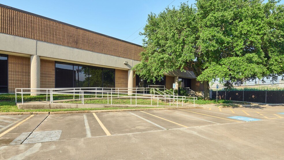 More Photos Of 8272 El Rio St, Houston Unknown For Lease