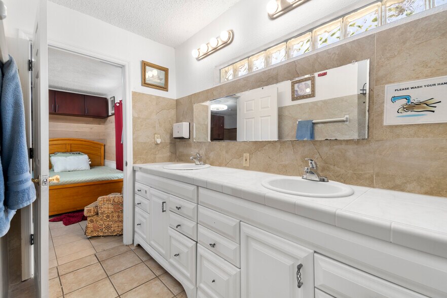 More Photos Of 613 Forest Hills Dr, Brandon Assisted Living For Lease