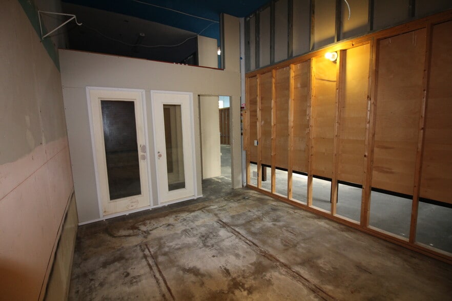More Photos Of 3780 Mission Blvd, San Diego General Retail For Lease