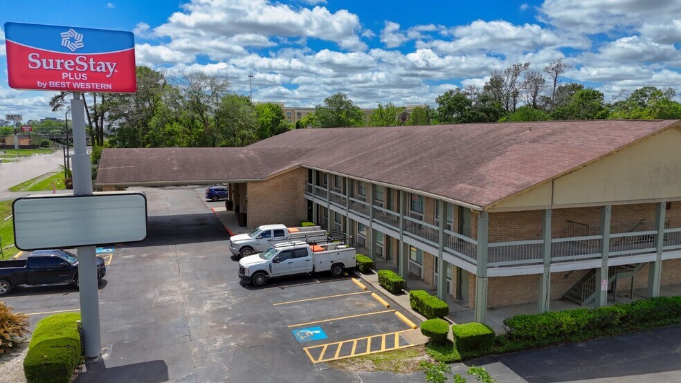 More Photos Of 2155 N 11th St, Beaumont Hotel For Sale