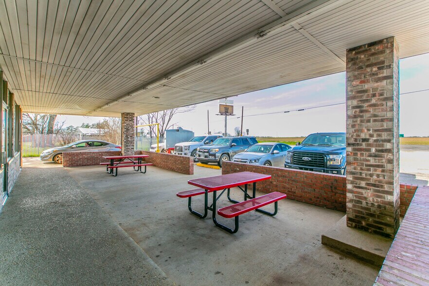 More Photos Of 200 State Highway 31, Trinidad Fast Food For Sale