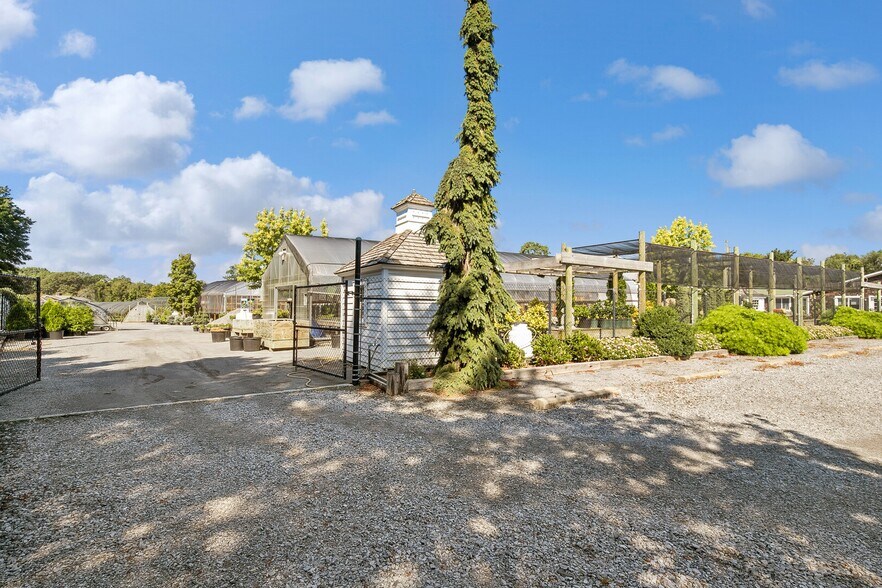 More Photos Of 185 N Country Rd, Mount Sinai Garden Center For Sale