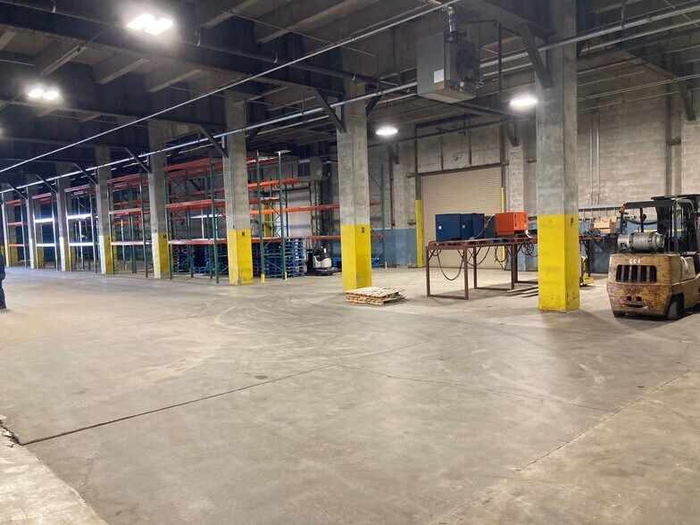 More Photos Of 93 State Pier, New Bedford Distribution For Lease