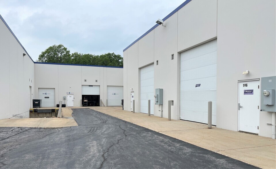 More Photos Of 1585 Beverly Ct, Aurora Warehouse For Lease