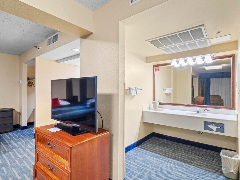 More Photos Of 850 S Bluff St, St George Hotel For Sale