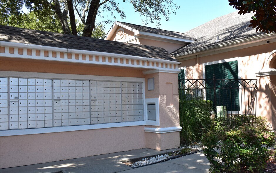 More Photos Of 2252 Beach Dr, Gulfport Office Residential For Lease
