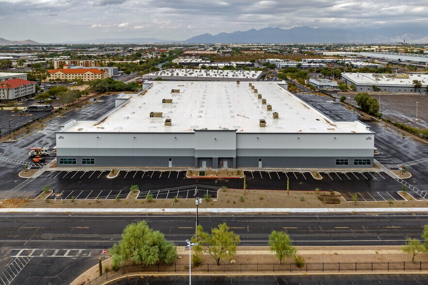 More Photos Of 2717 E Corona Rd, Tucson Warehouse For Lease