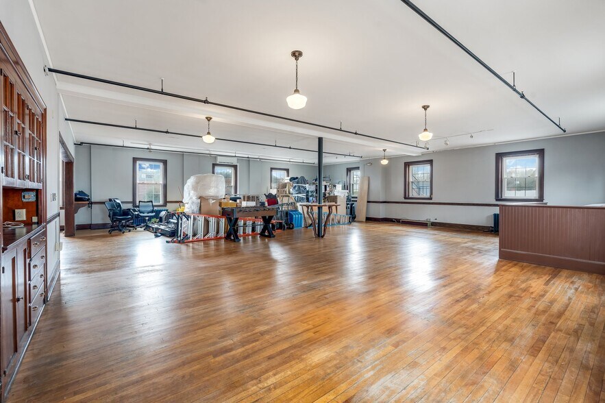 More Photos Of 192 Main St, Ellsworth Storefront For Sale