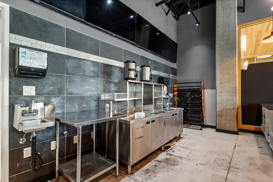 More Photos Of 5005 SE 72nd Ave, Portland Apartments For Lease