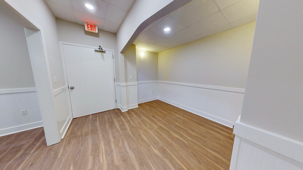 More Photos Of 130 N Gross Rd, Kingsland Medical For Sale