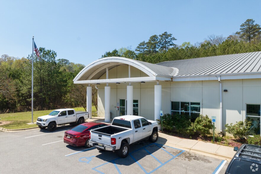 More Photos Of 120 County Shop Rd, Birmingham Service For Sale