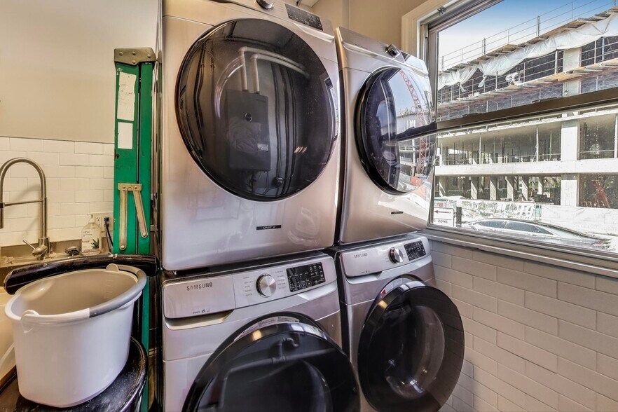 More Photos Of 1103 W Grand Ave, Chicago Apartments For Sale