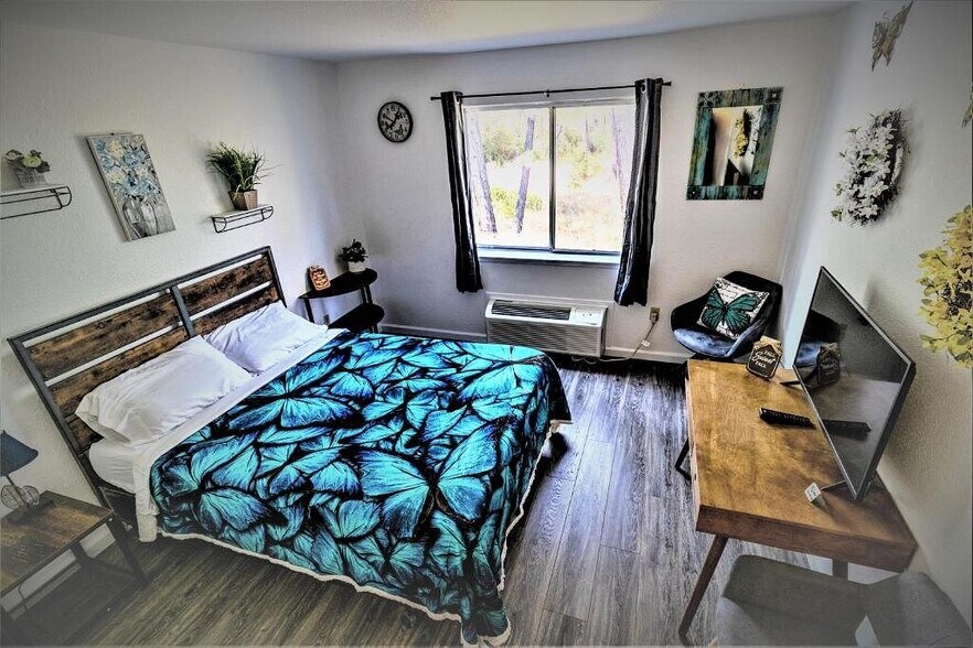 More Photos Of 8592 La Porte Rd, Brownsville Hotel For Sale