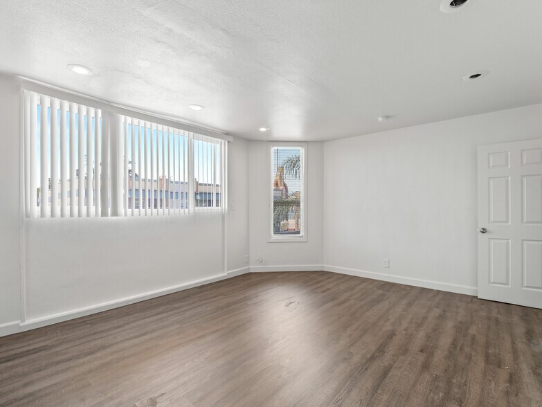 More Photos Of 532-620 N Fulton St, Fresno Apartments For Sale