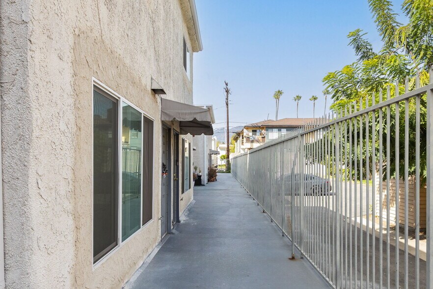 More Photos Of 333 Riverdale Dr, Glendale Apartments For Sale