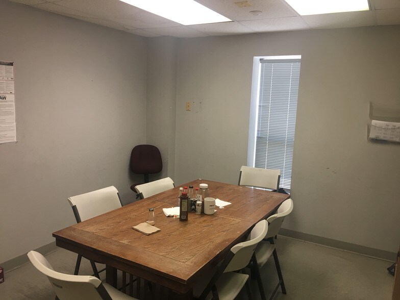 More Photos Of 194-200 Poplar Ave, Memphis Office For Lease