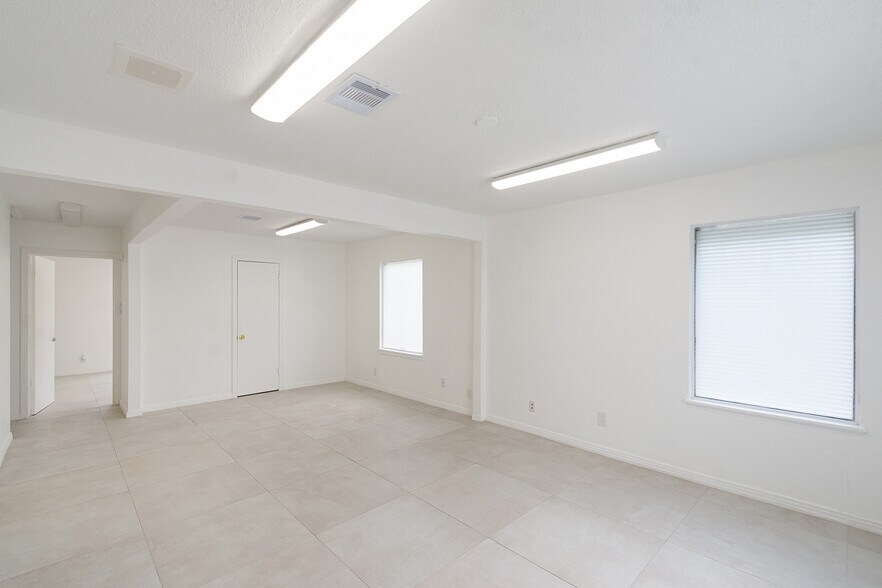 More Photos Of 5904 Dolores St, Houston Office For Lease