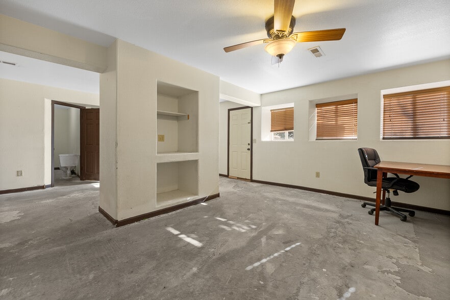 More Photos Of 306 Hillview Dr, Box Elder Office For Sale