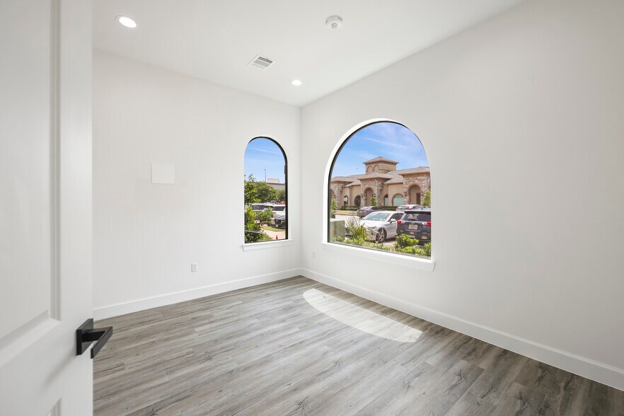 More Photos Of 284 Ed English Dr, Shenandoah Medical For Sale