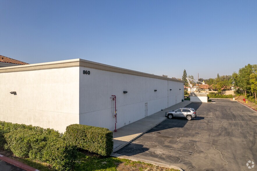More Photos Of 600-732 N Rose Dr, Placentia General Retail For Lease