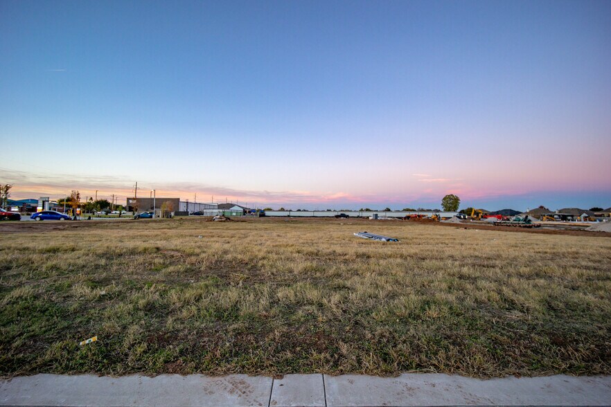 More Photos Of 1791 SW 34th St, Moore Land For Lease