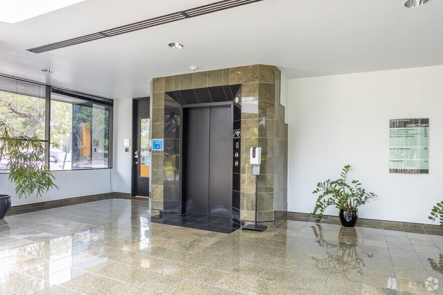 More Photos Of 11940 Jollyville Rd, Austin Unknown For Lease