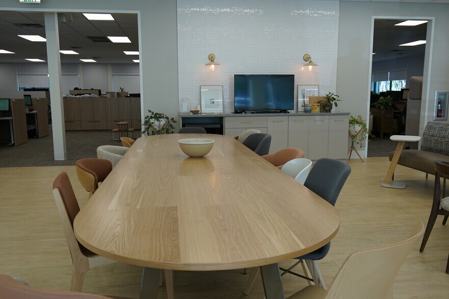 More Photos Of 1432 E Newport Center Dr, Deerfield Beach Warehouse For Sale