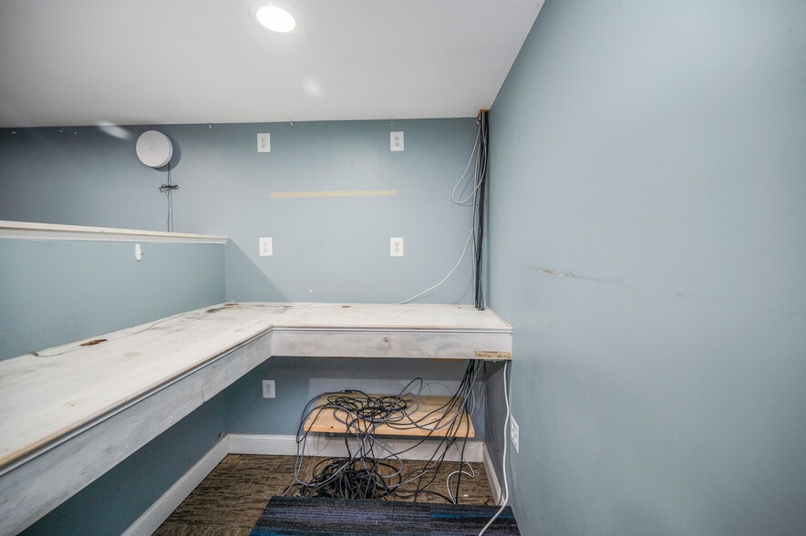 More Photos Of 1502 Featherstone Rd, Woodbridge Medical For Sale