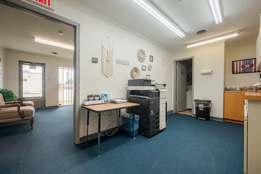 More Photos Of 208-214 E X St, Deer Park Medical For Lease