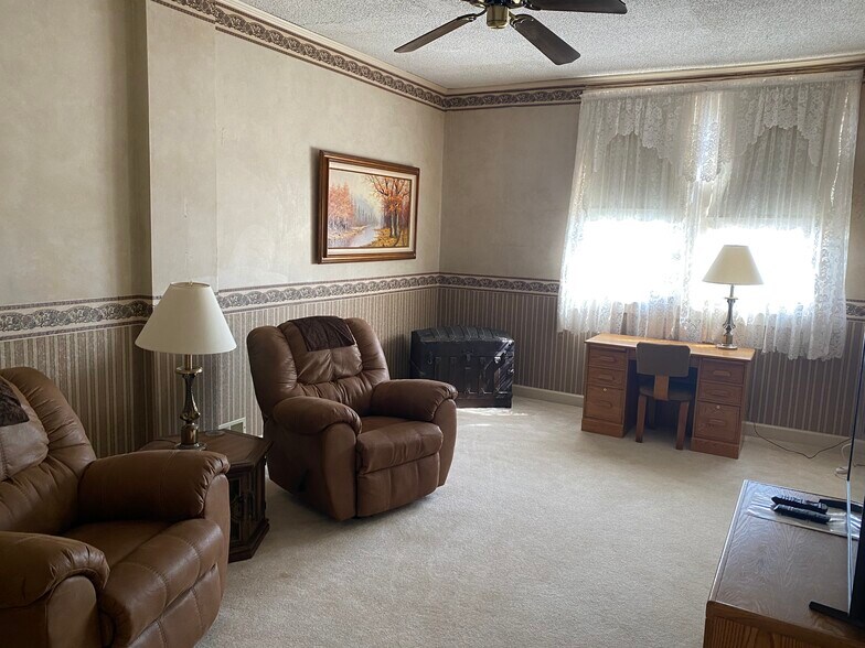 More Photos Of 102 N Fowler St, Meade Office For Sale