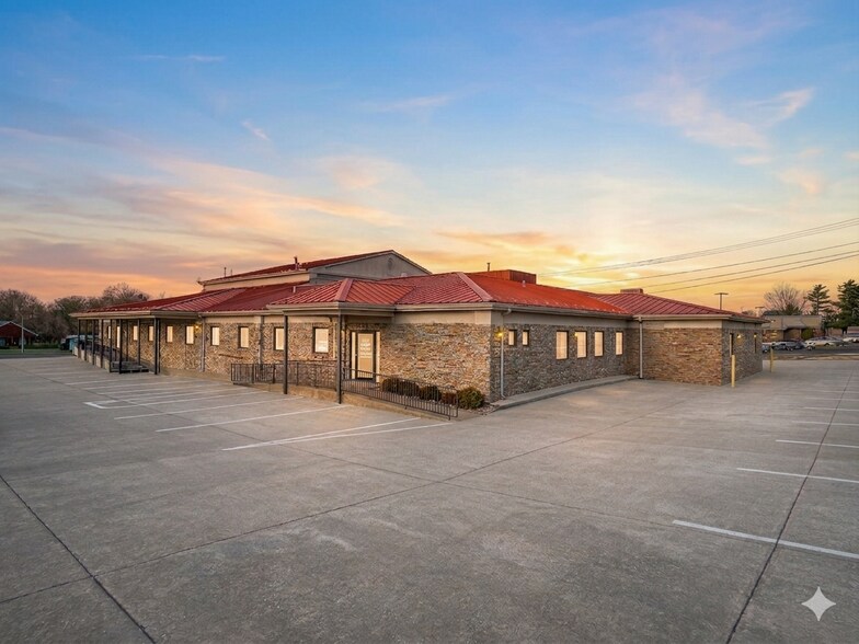 Primary Photo Of 2831 Lone Oak Rd, Paducah Medical For Sale