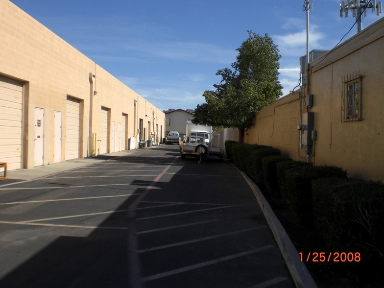 More Photos Of 15681 N Cave Creek Rd, Phoenix Warehouse For Lease