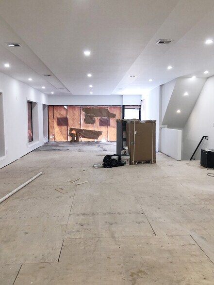 More Photos Of 100 Manhattan Ave, Brooklyn Storefront Retail Residential For Lease