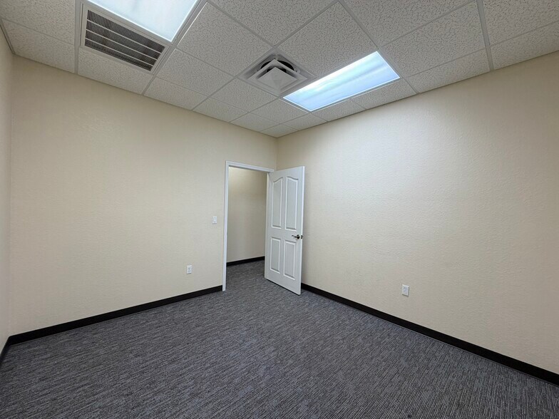 More Photos Of 3107 Medical Way, Sebring Office For Lease