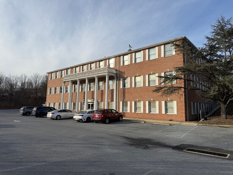 More Photos Of 6 Hearthstone Ct, Reading Medical For Lease