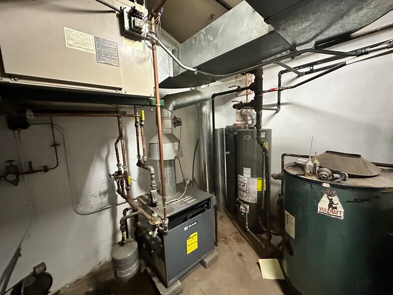 More Photos Of 1400 S Austin Blvd, Cicero Shelter For Sale