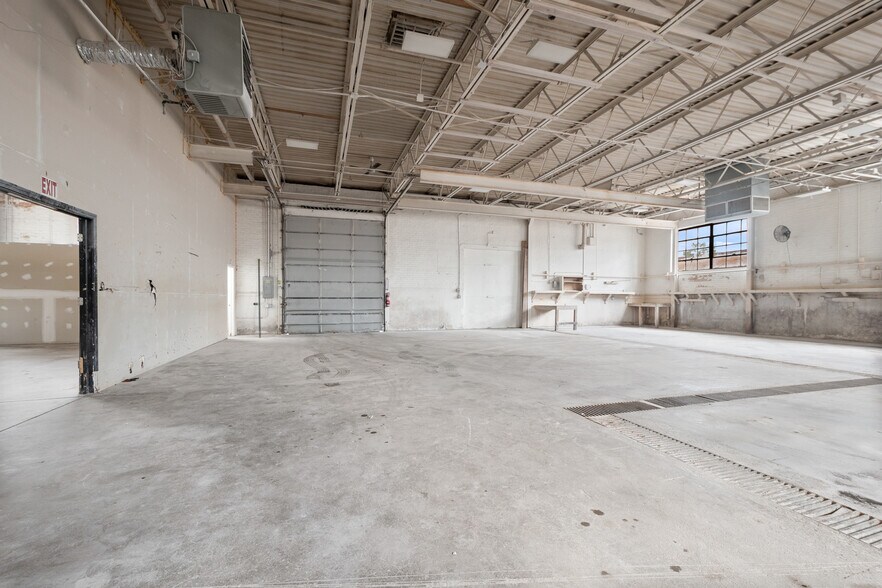 Primary Photo Of 8019 Monticello Ave, Skokie Industrial For Sale