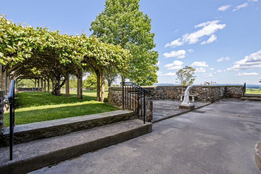 More Photos Of 4 Windmill Hill rd, Dublin Specialty For Sale