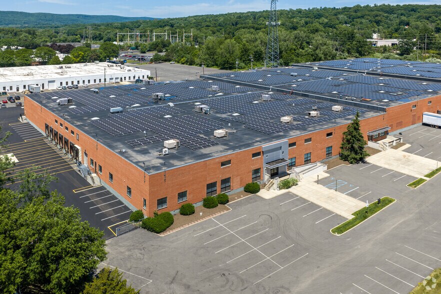More Photos Of 301 Island Rd, Mahwah Warehouse For Lease