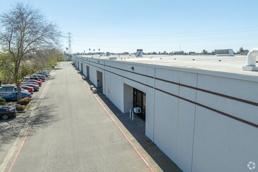 More Photos Of 8530 Fruitridge Rd, Sacramento Warehouse For Lease